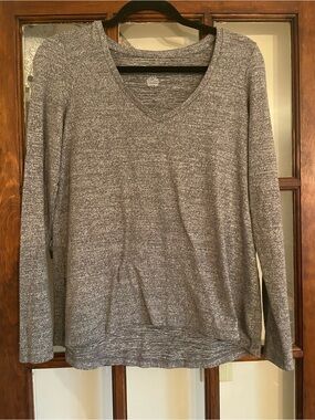 American Eagle Outfitters Heather Gray V-Neck Long Sleeve
